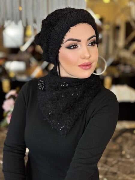 SİYAH TÜYLÜ FULARLI ŞAPKA TAKIM