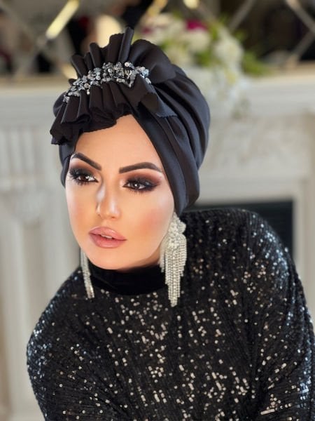 BLACK SILVER SEQUINED FRILLED BONNET