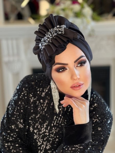 SİYAH GÜMÜŞ PAYETLİ FIRFIRLI BONE