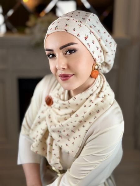Krem Kirazlı Fularlı Şapka Bone Takım