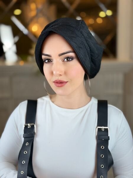 Siyah Jakarlı Şapka Bone