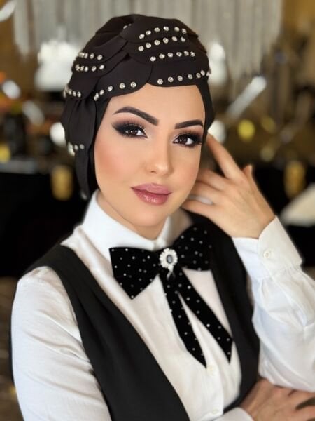 Siyah Taşlı Gül Bone