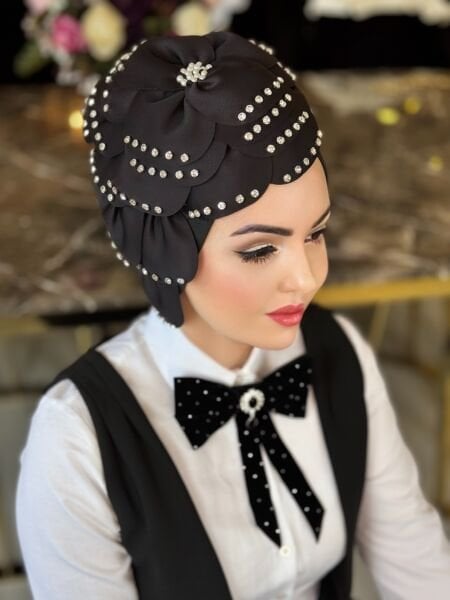 Siyah Taşlı Gül Bone