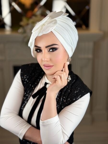 Beyaz Taşlı Gül Bone