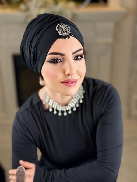 Siyah Önden Taşlı Dökümlü Bone