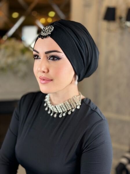 Siyah Önden Taşlı Dökümlü Bone