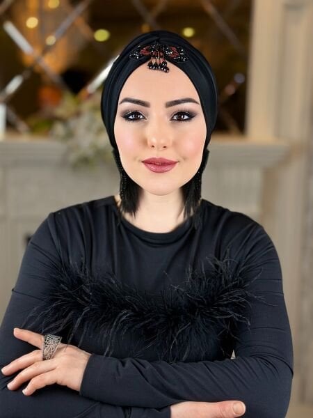 Siyah Kırmızı Taşlı Dökümlü Bone