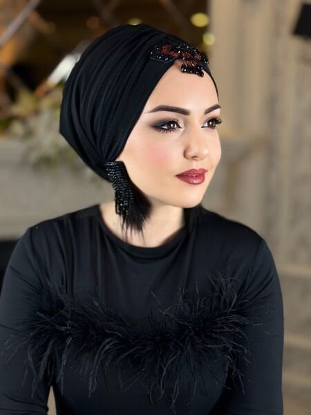 Siyah Kırmızı Taşlı Dökümlü Bone