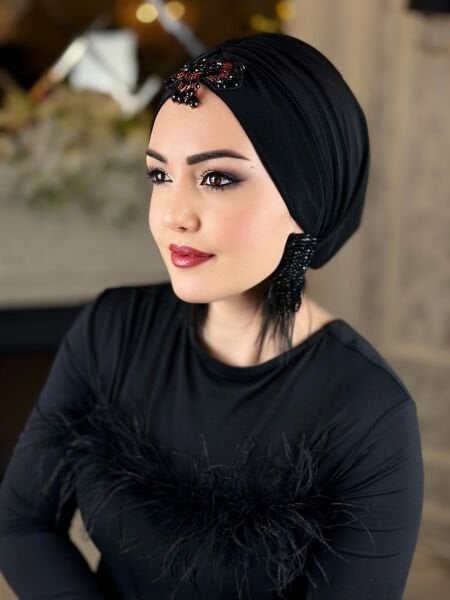Siyah Kırmızı Taşlı Dökümlü Bone
