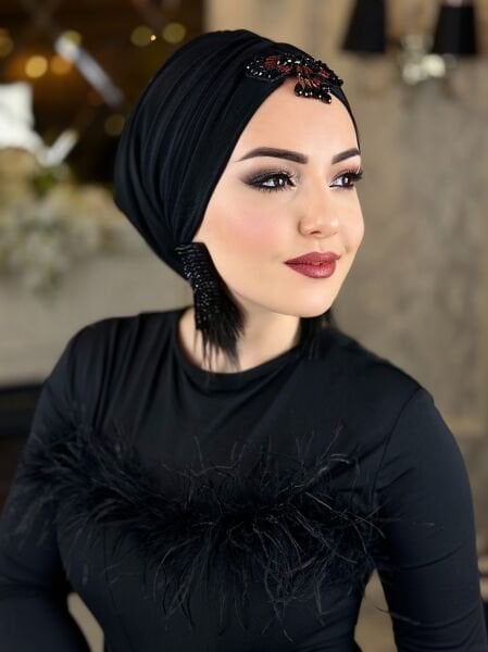 Siyah Kırmızı Taşlı Dökümlü Bone