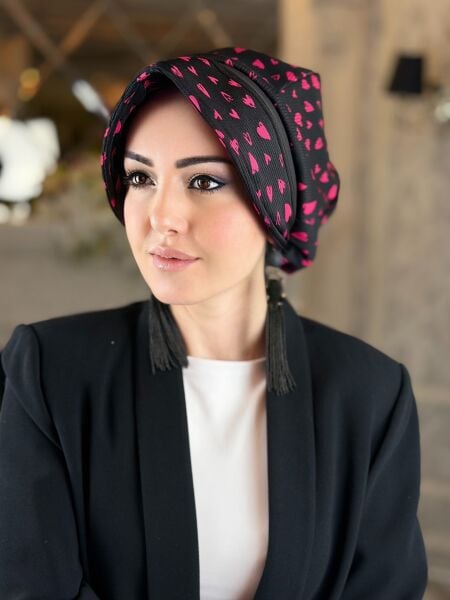 Siyah-Fuşya Kalp Desenli Şapka Bone