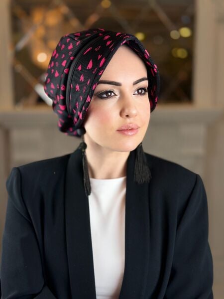 Siyah-Fuşya Kalp Desenli Şapka Bone