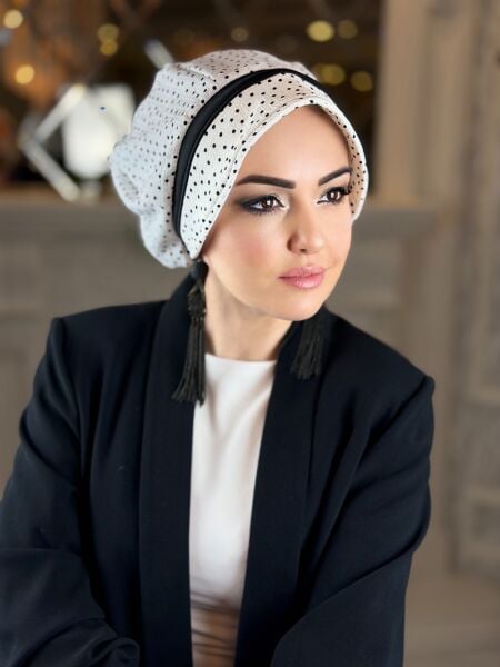 Beyaz-Siyah Puantiyeli Şapka Bone
