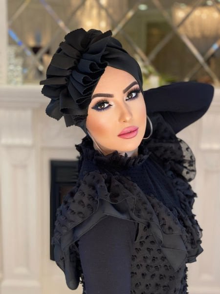 BLACK SIDE FRILLED BONNET