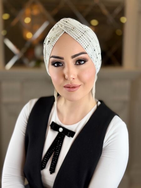 Beyaz Gümüş Pullu Düğüm Bone