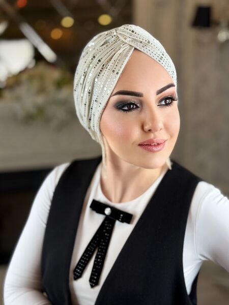 Beyaz Gümüş Pullu Düğüm Bone