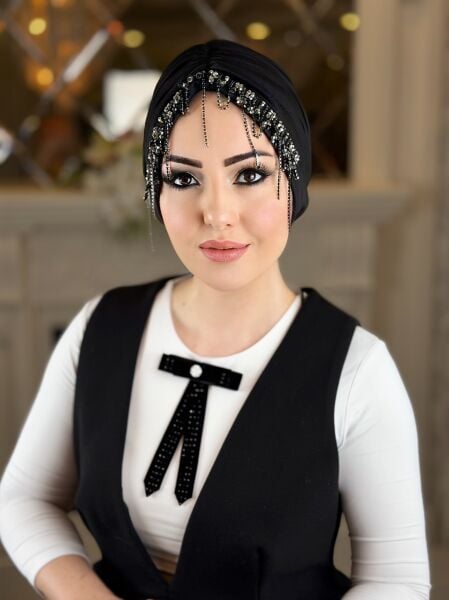 Siyah Püsküllü Taşlı Bone
