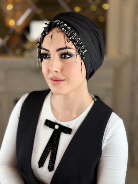 Siyah Püsküllü Taşlı Bone