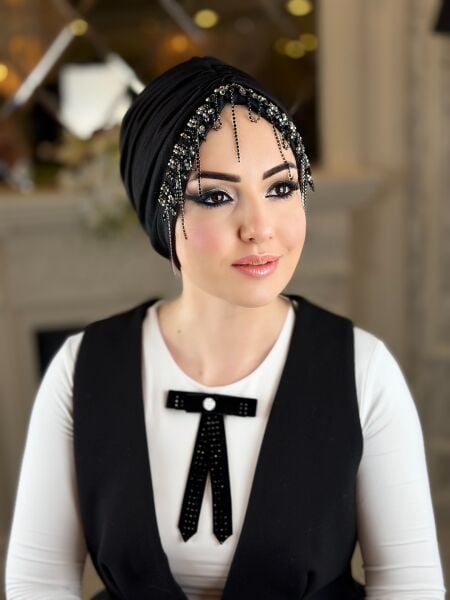 Siyah Püsküllü Taşlı Bone