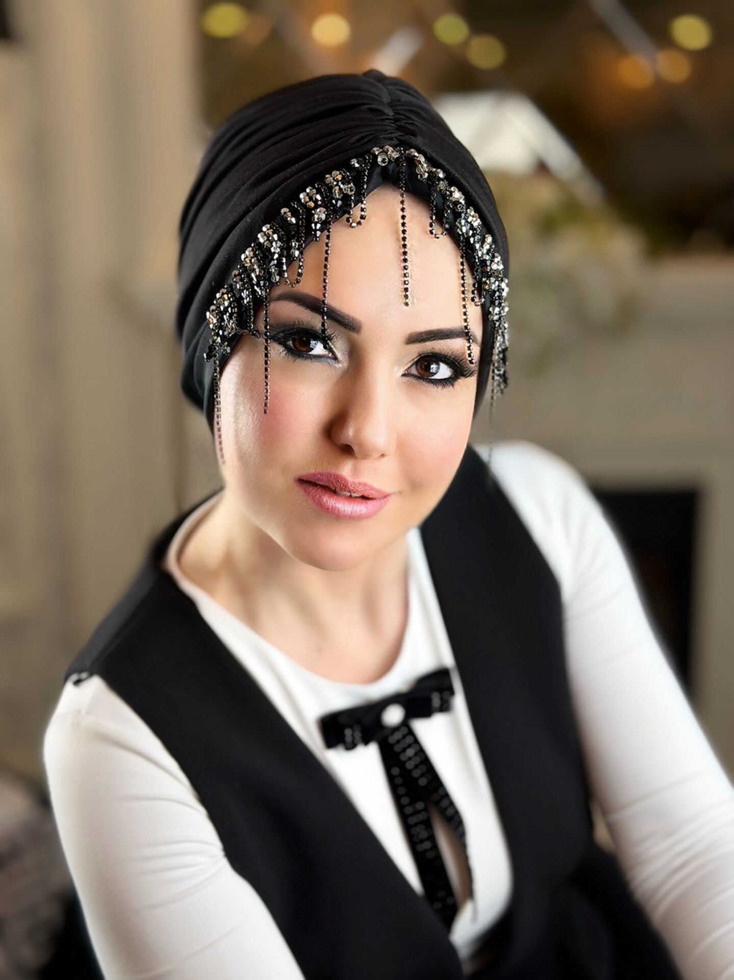 Siyah Püsküllü Taşlı Bone