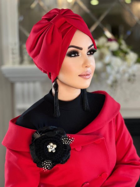 غطاء محرك السيارة ذو الشريط الأحمر
