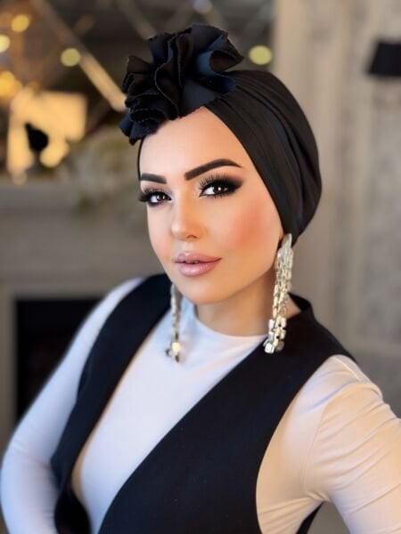 SİYAH BÜYÜK GÜLLÜ BONE
