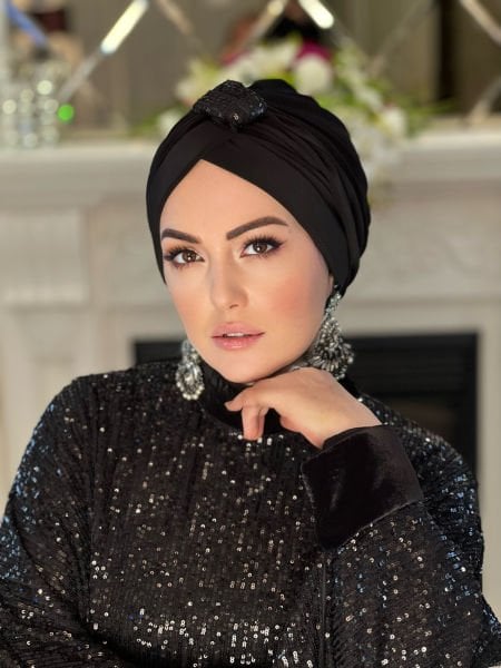 SİYAH PAYETLİ ÇAPRAZ BONE
