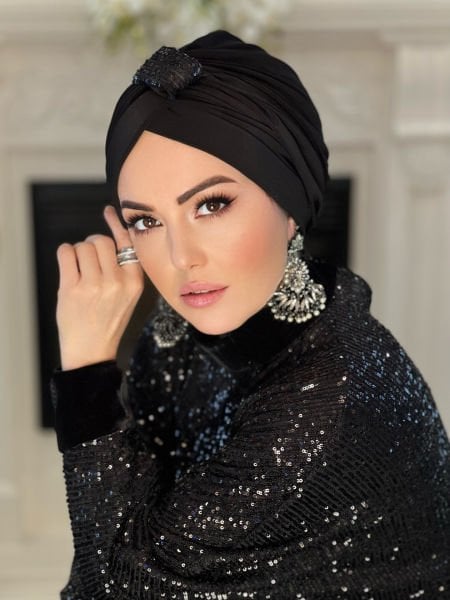 BLACK SEQUINED CROSS BONNET