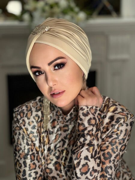 KREM PAYETLİ ÇAPRAZ BONE
