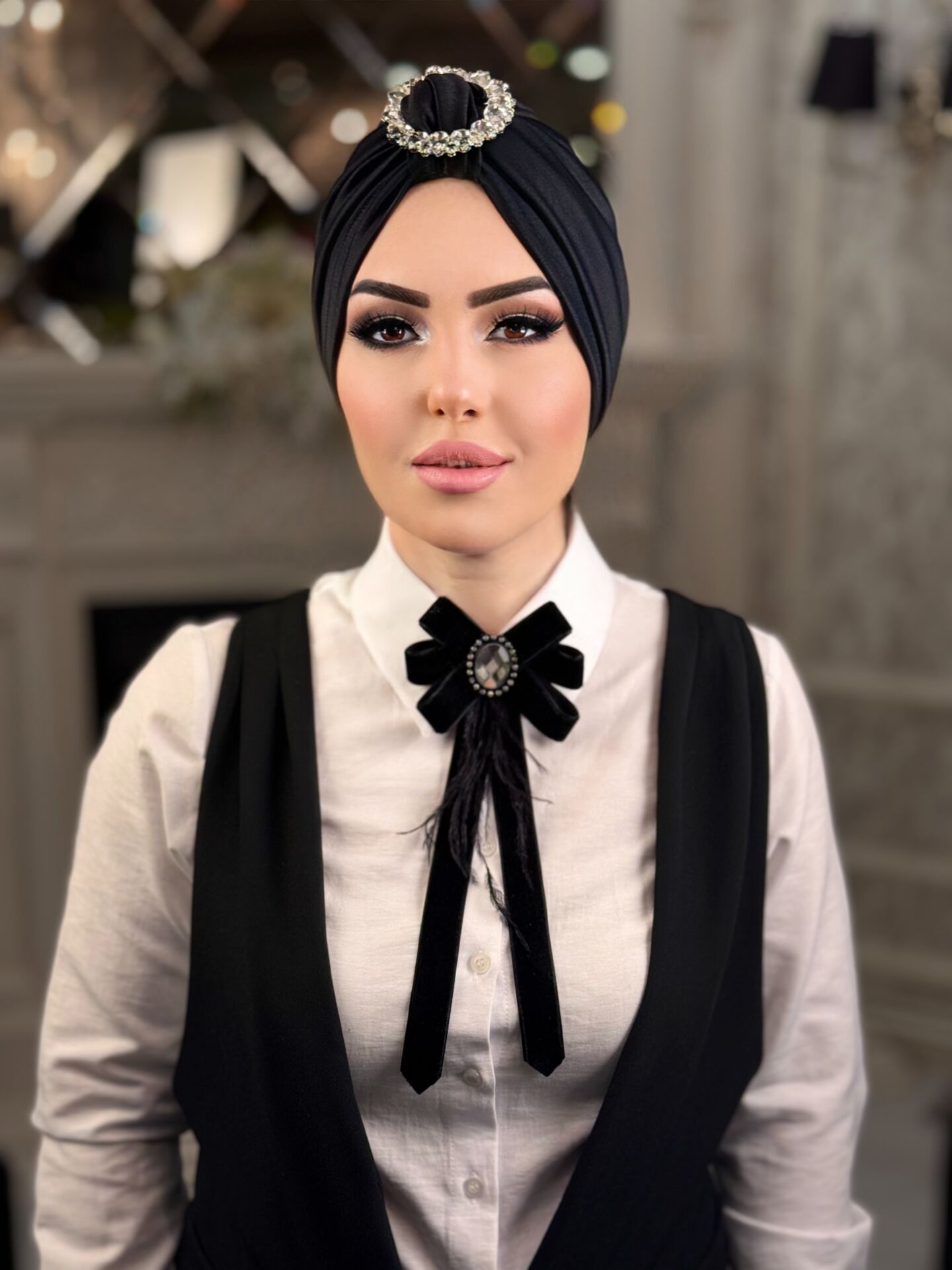 SİYAH KADİFE YAKA BROŞU