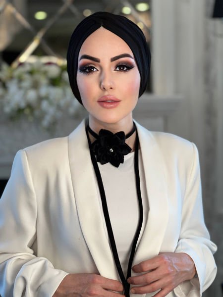 SİYAH GÜL BOYUN AKSESUARI