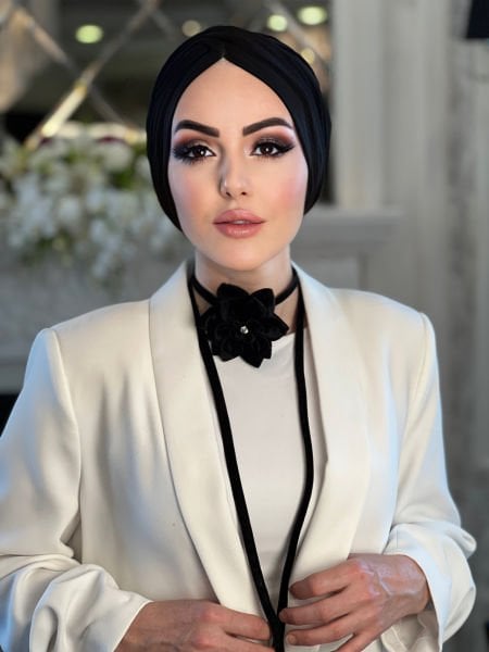 SİYAH GÜL BOYUN AKSESUARI