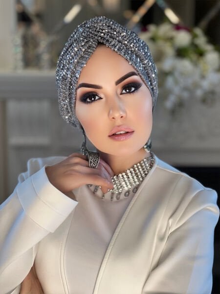 SILVER SEQUINED KNOT BONNET