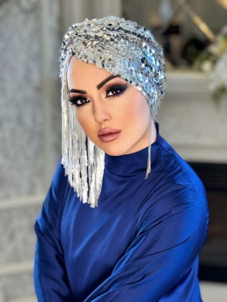 GÜMÜŞ PAYETLİ PÜSKÜLLÜ BONE