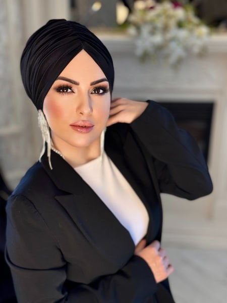 BLACK FOLDED BONNET