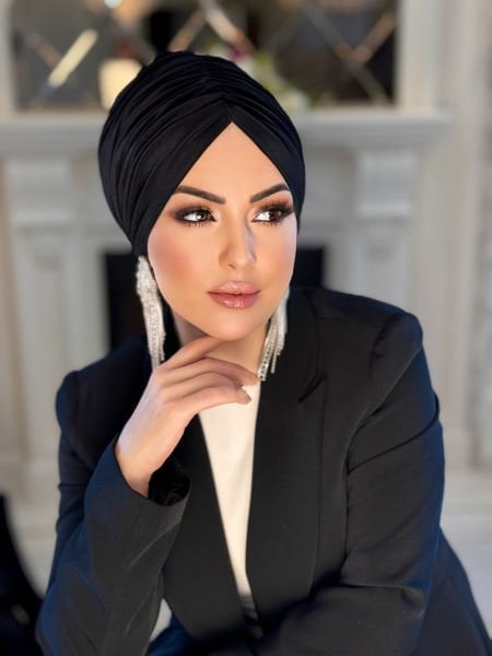BLACK FOLDED BONNET