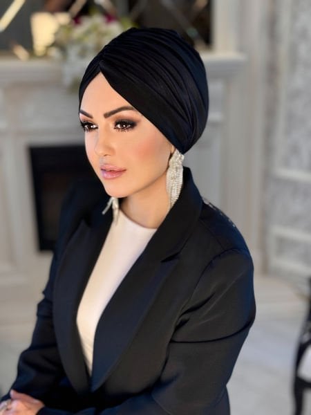 BLACK FOLDED BONNET