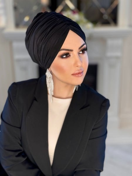 BLACK FOLDED BONNET