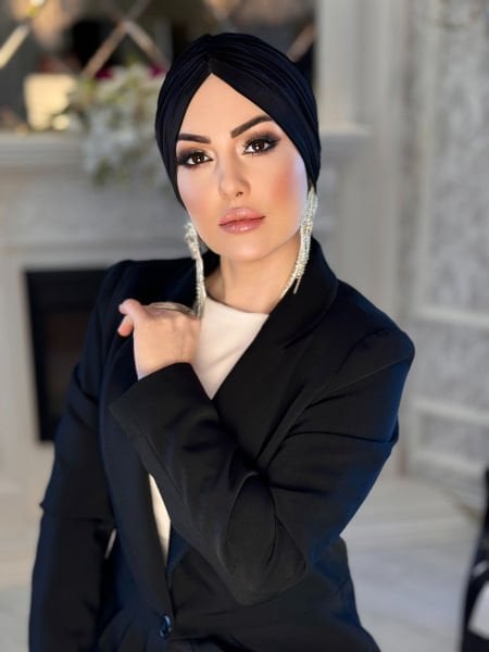 BLACK FOLDED BONNET