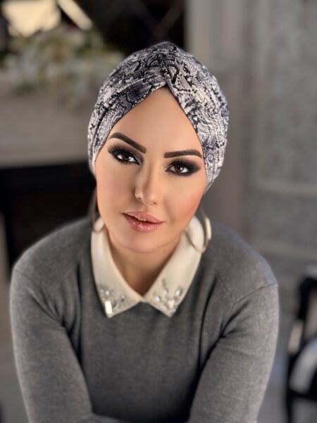 BLACK AND WHITE SNAKE PATTERNED KNOT BONNET