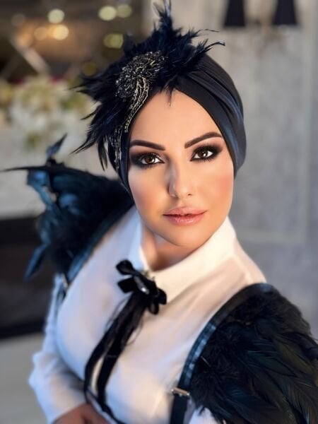 SİYAH TÜYLÜ TASARIM BONE