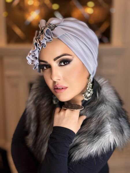 GRİ GÜMÜŞ PAYETLİ YANDAN FIRFIRLI BONE