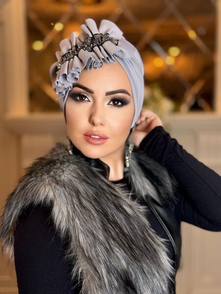 GRİ GÜMÜŞ PAYETLİ YANDAN FIRFIRLI BONE