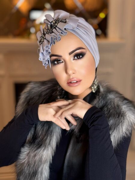 GRİ GÜMÜŞ PAYETLİ YANDAN FIRFIRLI BONE