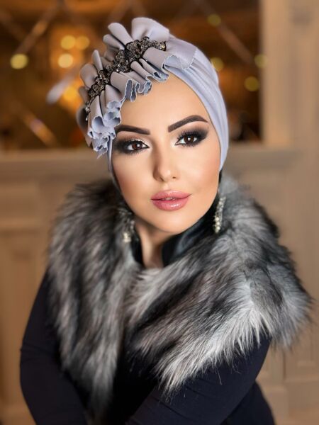 GRİ GÜMÜŞ PAYETLİ YANDAN FIRFIRLI BONE