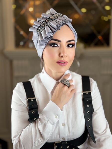 Gri Gümüş Payetli Yandan Fırfırlı Bone
