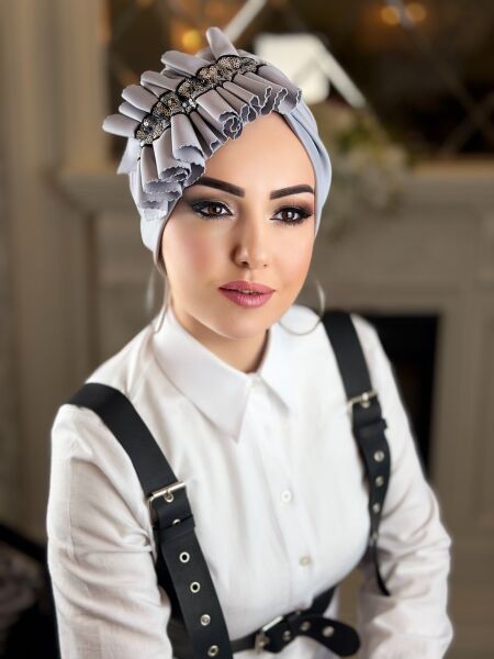 Gri Gümüş Payetli Yandan Fırfırlı Bone