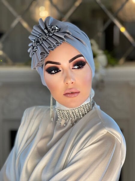 GRAY SILVER SEQUINED SIDE FRILL BONNET