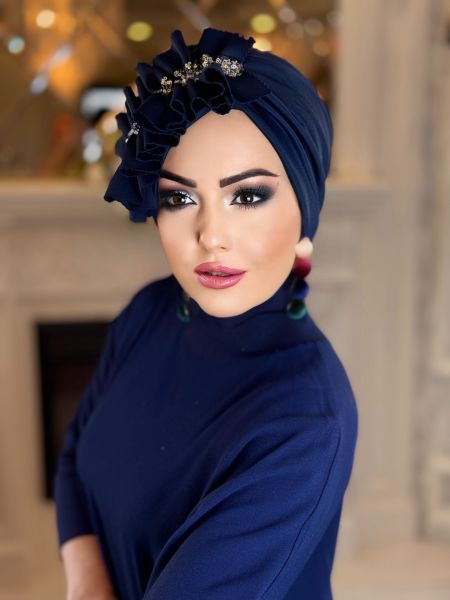 LACİVERT GÜMÜŞ PAYETLİ YANDAN FIRFIRLI BONE