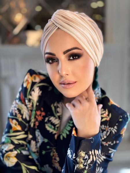 CREAM VELVET KNOT BONNET